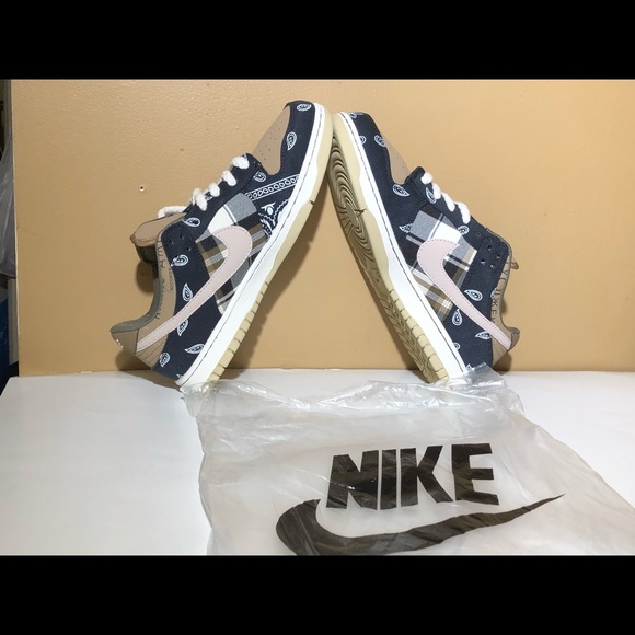 Men’s Basketball Sneakers (12”) - Picture 1 of 8